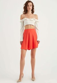 Chiquelle FLARED MINI SKIRT - A-Linien-Rock - orange