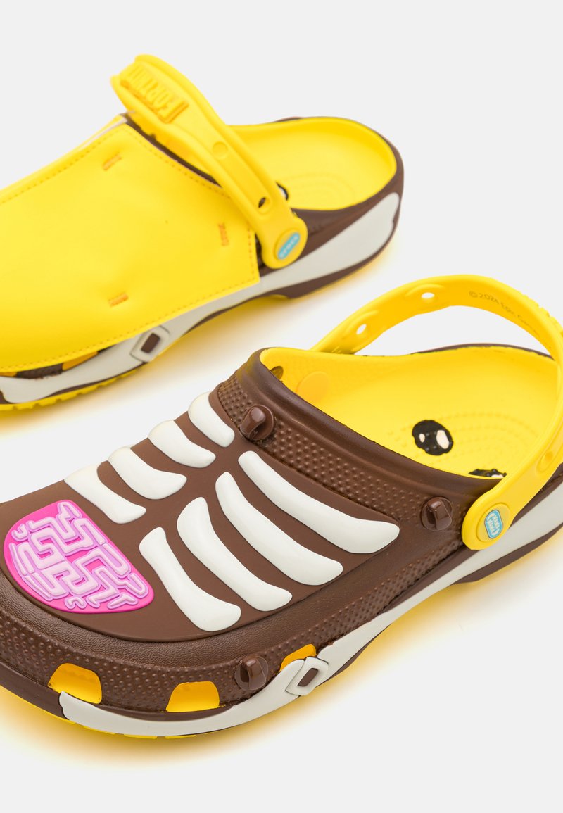 Crocs FORTNITE CLASSIC PEELY - Clogs - lemon/yellow - Zalando.ie display picture 2
