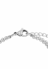 Pulsera de cadena de acero inoxidable con cierre de langosta, eslabones suaves y una cadena de extensión ajustable texturizada para diferentes longitudes.