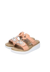 Sandales en suède pêche avec un accent décoratif blanc, une semelle intérieure rembourrée et une semelle rayée blanche, dotées de deux brides réglables.