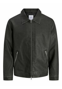 Musta nahkatakki, jossa on teksturoitu pinta, kauluksellinen kaula, edessä vetoketjukiinnitys ja kaksi vetoketjullista sivutaskua.