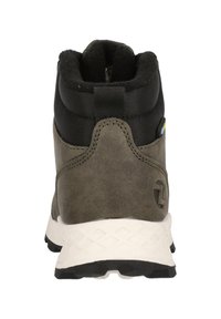 Stivaletto alla caviglia in suede marrone con parte superiore in tessuto nero, colletto imbottito, suola intermedia bianca e suola in gomma testurizzata. Presenta un inserto sul retro per facilitare l'indossamento.