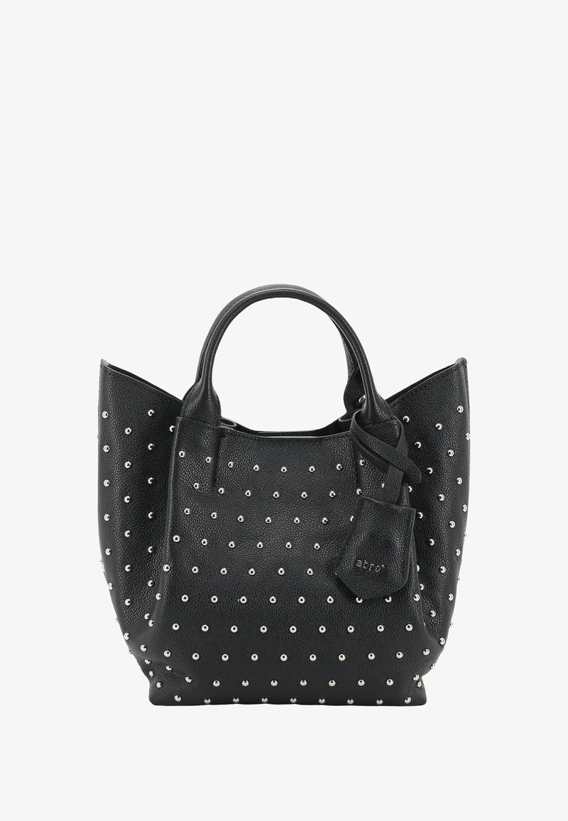 Schwarze Ledertasche mit strukturiertem Finish, verziert mit silbernen Nieten, doppelten Griffen und einem abnehmbaren kleinen Beutel.