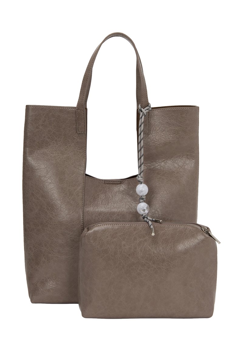 Borsa a tracolla in pelle marrone con finitura testurizzata, dotata di una pochette removibile e di un accento con perline su una tracolla intrecciata.