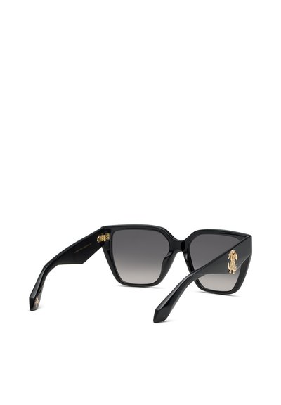Lunettes de soleil carrées noires avec verres dégradés foncés et emblème lion doré sur les branches, montrées en angle trois-quarts sur fond blanc.