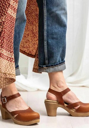 Calou Stockholm Clogs - brown