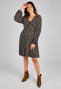 JoJo Maman Bébé MATERNITY PRETTY FLORAL BUTTON THROUGH  - REGULAR FIT - Trikoomekko - black
