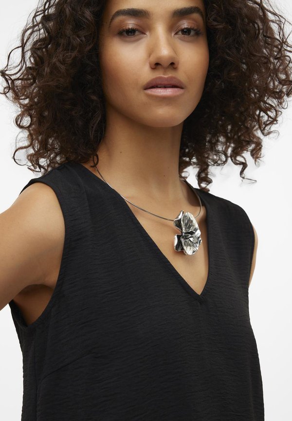 VMALVA V NECK - Blouse3