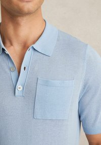 Reiss REGULAR FIT-NELSON PATCH POCKET - Pólóing - mid blue