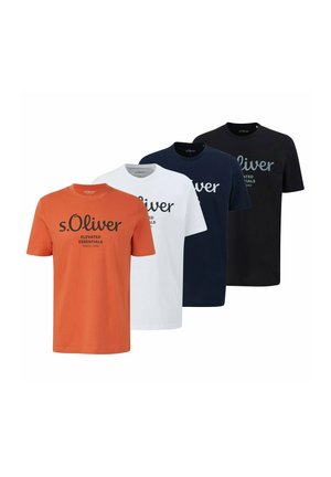 Man wearing an orange short-sleeve t-shirt with black text "s.Oliver Elevated Essentials Since 1969" and dark jeans.