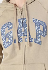 GAP HERITAGE - Mikina s kapucí - khaki beige
