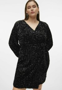 Vero Moda Curve VMCBELLA KURZES - Cocktailklänning - black