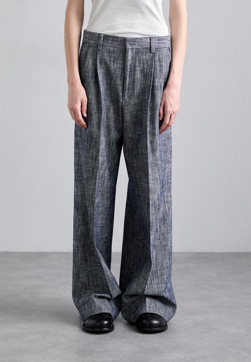Filippa K DARCEY TEXTURED TROUSERS - Stoffhose - navy/white