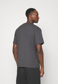 Nike Performance HYVERSE - T-skjorte til trening - obsidian heather/black