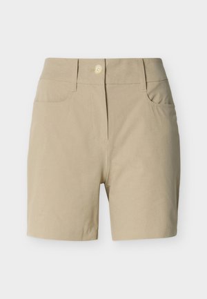 Beige korte broek tot net boven de knie met knoop- en ritssluiting, riemlussen en voorzakken op een witte achtergrond.