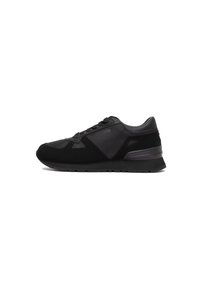 Zapatillas deportivas negras con parte superior texturizada que combina materiales de malla y ante, diseño de cordones y una suela de goma en contraste.