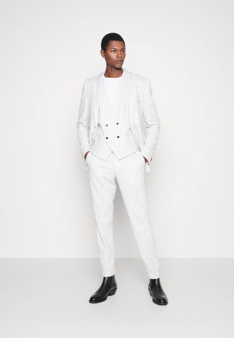 HUGO ARTI HESTEN Costume medium beige/écru ZALANDO.FR