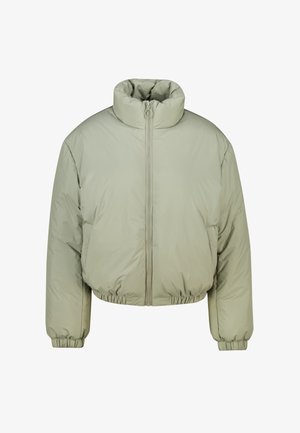 Chaqueta acolchada en verde claro, con un alto cuello, cremallera frontal, puños elásticos y dobladillo inferior. Material suave y ligeramente reflectante.