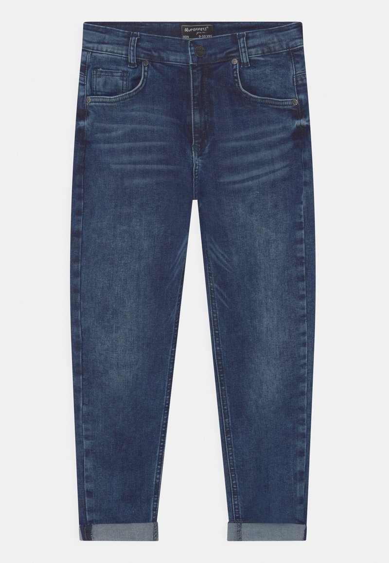 Granatowe dżinsy o prostym kroju, z pięcioma kieszeniami, z podwiniętymi nogawkami oraz delikatnym przetarciem, nadającym klasyczny wygląd.