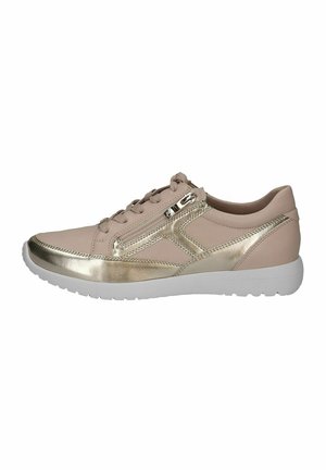 Des baskets rose clair avec des accents dorés métalliques, dotées d'une fermeture éclair et d'un design texturé. Semelle en caoutchouc blanche avec une forme arrondie.