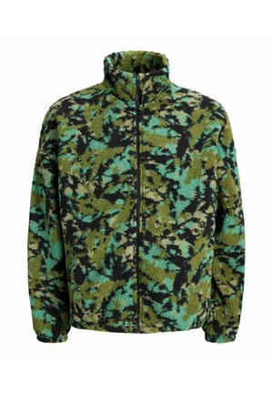 Fleecejakke med høj krave, der har et flerfarvet camouflage-mønster i grøn, sort og turkis. Lynlås lukning foran.