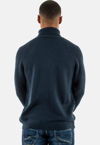 Yes Zee Maglione - bleu