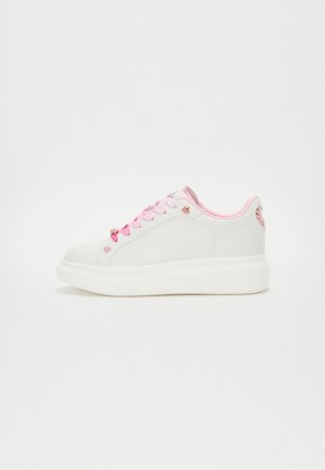 CLAUDIE PILLOW WALK - Matalavartiset tennarit - white combo