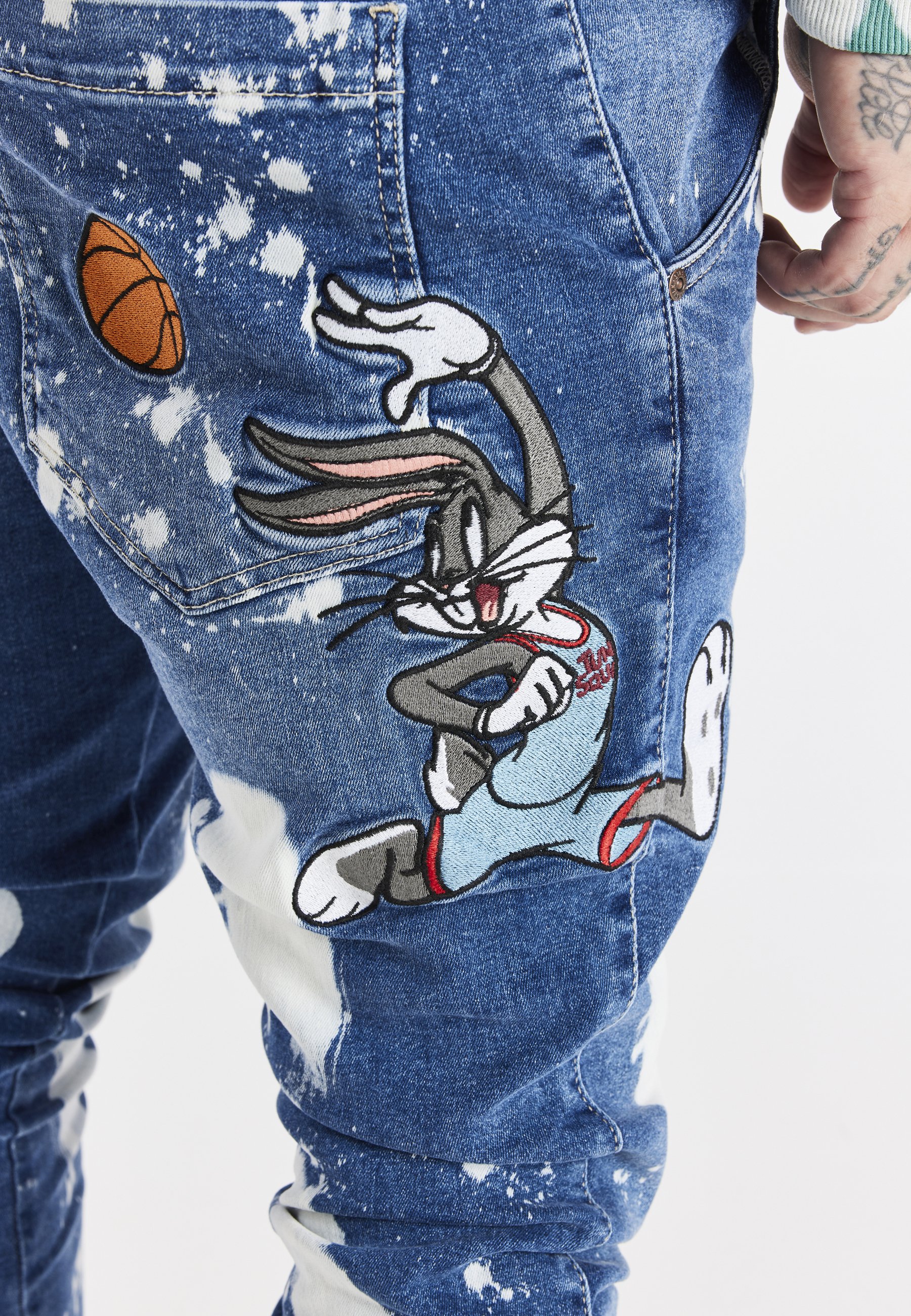 SIKSILK SPACE JAM SLAM DUNK APPLIQUE - Vaqueros pitillo - midstone/azul -  Zalando.es