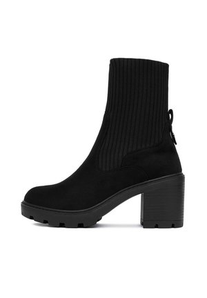WITH A BLOCK HEEL - Stivaletti con plateau - black