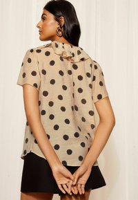 Friends Like These RUFFLE FRONT PUFF SLEEVE REGULAR FIT - Pluus - large polka dot