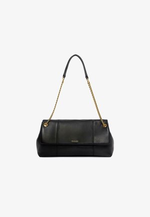 Schwarze Lederhandtasche mit strukturiertem Design, goldener Kettenriemen und Frontklappe. Verfügt über subtile Nähte und Logodetails in Gold.
