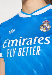 adidas Originals REAL MADRID THIRD WOMEN CROPPED - Klupska odjeća - bluebird