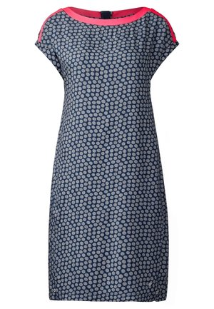 Robe bleu marine à manches courtes avec des pois blancs, avec un col rose vif et des accents aux épaules, fermeture éclair au dos.