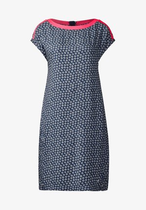 Robe bleu marine à manches courtes avec des pois blancs, avec un col rose vif et des accents aux épaules, fermeture éclair au dos.