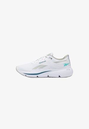 Weißer Reebok Laufschuh mit türkisfarbenen Akzenten, leichtem Design, gepolsterter Sohle und Schnürverschluss, von der Seite auf einfarbigem Hintergrund gezeigt.