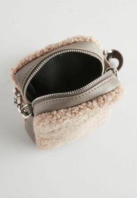 Next REGULAR FIT - Puhelimen suojakotelo - mink brown