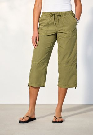 Next, REGULAR FIT - CROPPED UTILITY CHINO TROUSERS . - Lühikesed püksid - khaki green