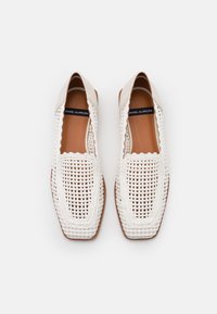 ÁNGEL ALARCÓN Slip-ons - white