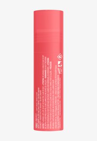 Rouge à lèvres liquide dans un conteneur cylindrique opaque de couleur rose. Étiquetage détaillé incluant des avertissements et des informations sur le produit en plusieurs langues.