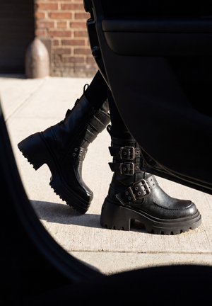 Buffalo, Platform ankle boots - black