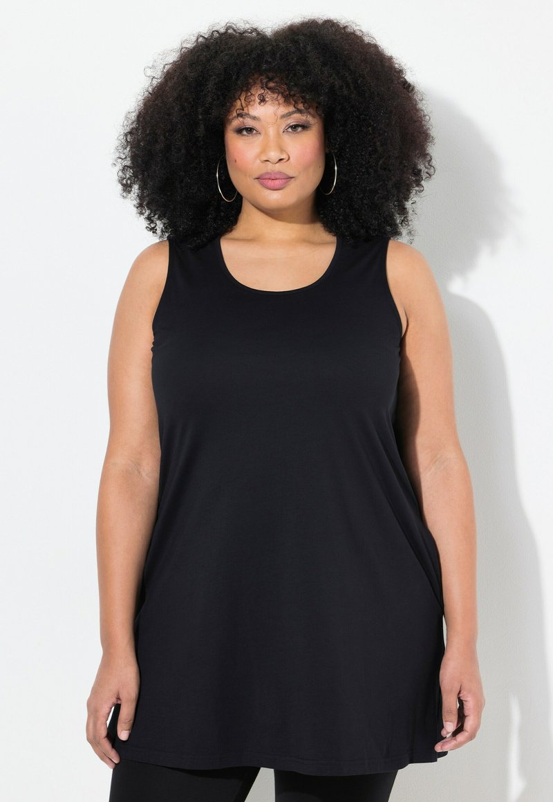 Svart ärmlös linne i mjukt material, med en rundad halsringning och lös passform, längre längd som når mitt på låret.