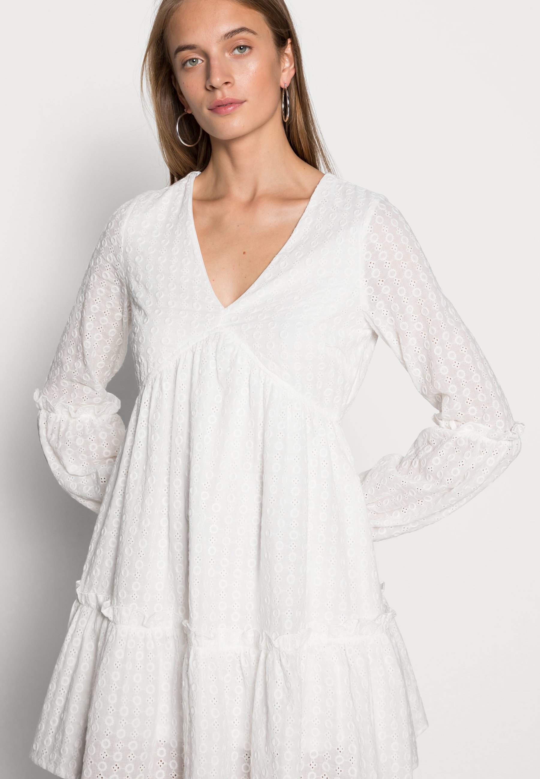 IN THE STYLE V NECK LONG SLEEVE DRESS 