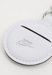 Nike Sportswear PREMIUM AIR TAG HOLDER UNISEX - Kulcskarika - metallic silver-coloured/white