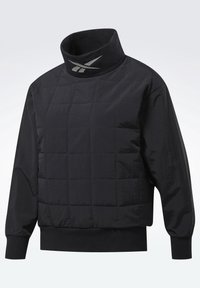 Sudadera negra acolchada con cuello alto, presenta un logo en el cuello, puños elásticos y un acabado de tela texturizada.