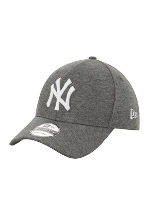Graue verstellbare Baseballmütze mit einem weißen gestickten "NY"-Logo. Besitzt einen gebogenen Schirm und ein texturiertes Material, einen runden Kopfteil und ein Logotag.