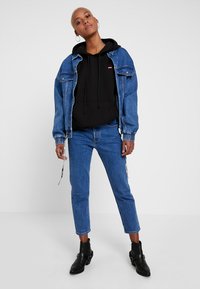 Levi's® 501® CROP - Calças de ganga de perna direita - jive stonewash