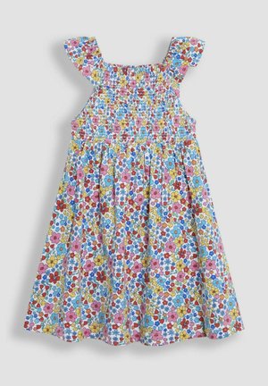 Abito floreale con corpetto arricciato, spalline con volant, motivi floreali multicolori su sfondo bianco e gonna svasata e arricciata.