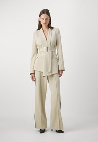 KARL LAGERFELD TAILORED SUIT PANTS - Kelnės - beige