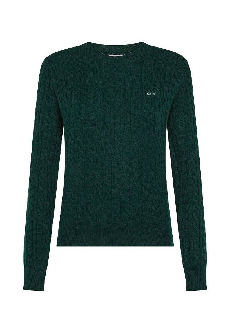 Maglione lungo a maniche lunghe in maglia cablata verde scuro con collo a giro e piccolo logo ricamato in bianco sul petto.