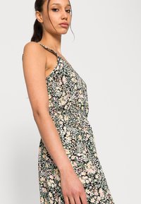 ONLY ONLFREDERIKKE SARAH DRESS - Vestido de dia - cloud dancer/yellow mix